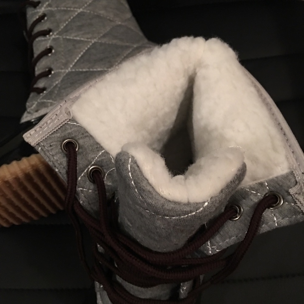 Black Gray Duck Boots Quilted Pattern - Picture 6 of 7